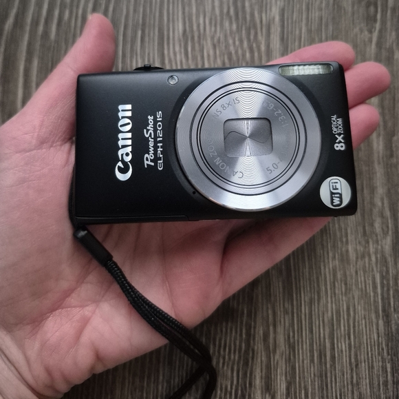 Canon Black Powershot Elph 120 IS in Box With All Paper Work - Picture 2 of 11